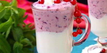 Шаг 5: смузей с творогом и черной смородиной