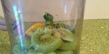 Шаг 1: зеленого смузи с киви и медом