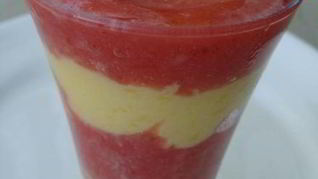 Рецепт Витаминного напитка из клубники и манго