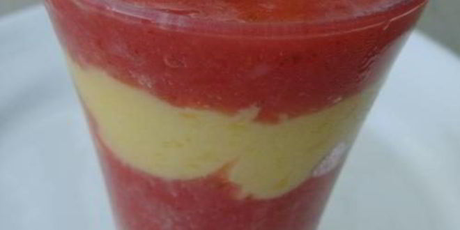 Рецепт Витаминного напитка из клубники и манго