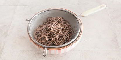 Шаг 4: азиатского салата из гречневой лапши и тофу