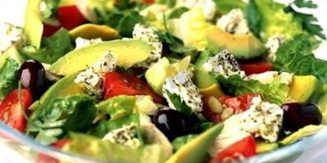 Рецепт Греческого салата с брынзой и авокадо