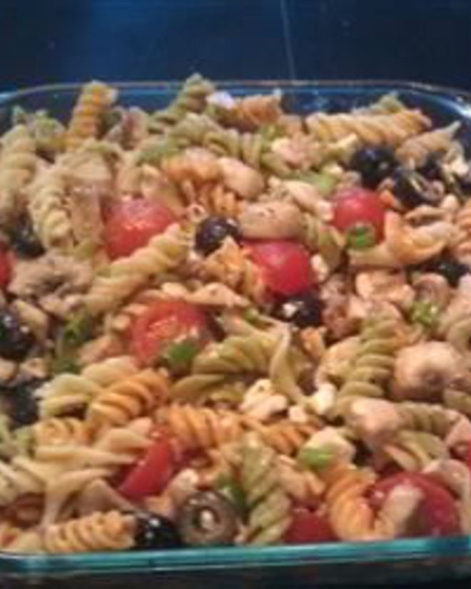 Рецепт греческого салата с макаронами и грибами