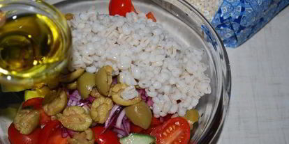 Шаг 4: греческого салата с перловкой