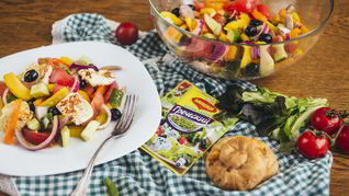 Рецепт Греческого салата с жареным адыгейским сыром