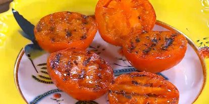 Шаг 1: греческого салата с жареным сулугуни