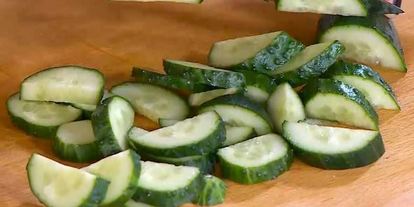 Шаг 5: греческого салата с жареным сулугуни