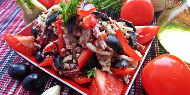 Рецепт гречневого салата с овощами и салями