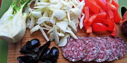 Шаг 2: гречневого салата с овощами и салями