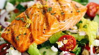 Рецепт Салата Греческого с семгой