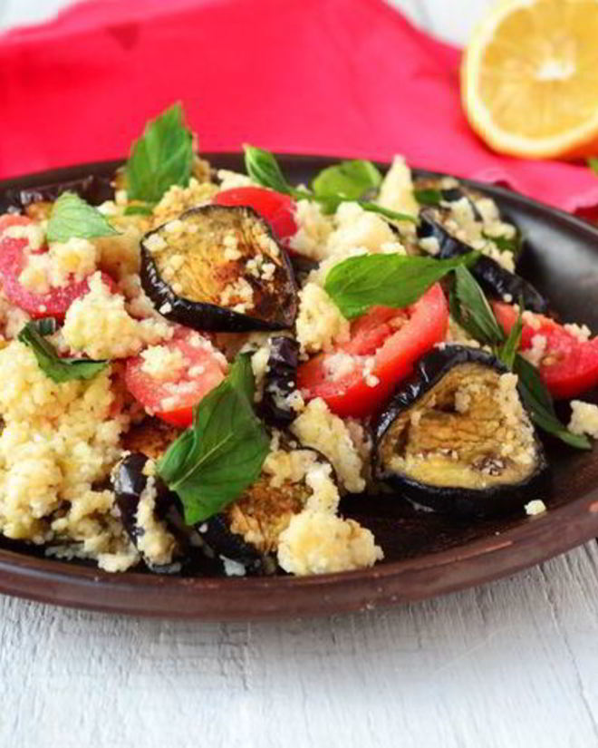 Рецепт салата по-гречески с печеными баклажанами и кус-кусом