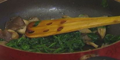 Шаг 4: салата с гречневой лапшой