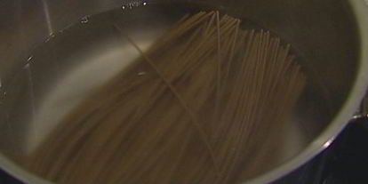 Шаг 5: салата с гречневой лапшой