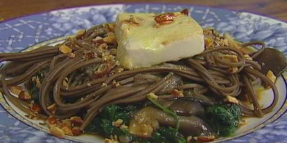 Шаг 10: салата с гречневой лапшой