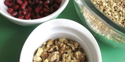 Шаг 6: салата с проростками зеленых зерен гречихи и гранатом