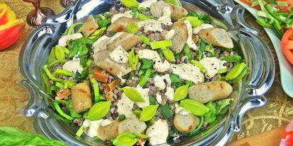 Шаг 13: теплого салата из гречки с колбасками и сыром