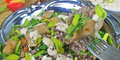 Шаг 14: теплого салата из гречки с колбасками и сыром