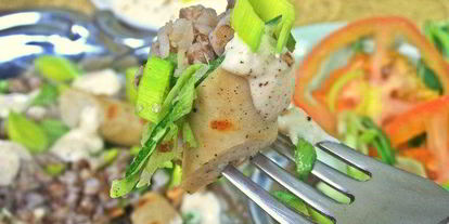 Шаг 15: теплого салата из гречки с колбасками и сыром