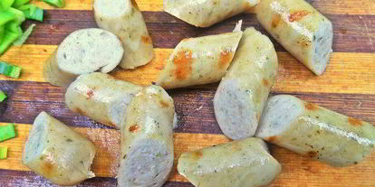 Шаг 9: теплого салата из гречки с колбасками и сыром