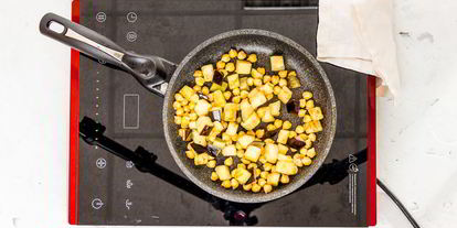 Шаг 2: теплого салата с гречкой и нутом