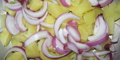 Шаг 1: картофельного салата patates salatas