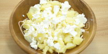 Шаг 2: картофельного салата с брынзой