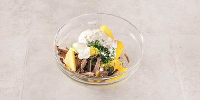 Шаг 3: картофельного салата с говядиной