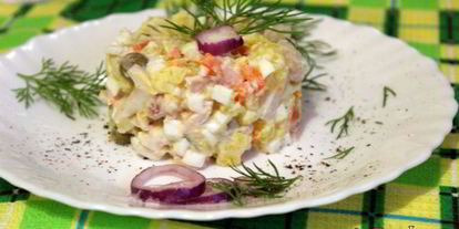 Шаг 4: картофельного салата с кальмарами