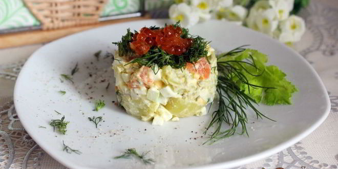 Рецепт картофельного салата с красной рыбой и икрой
