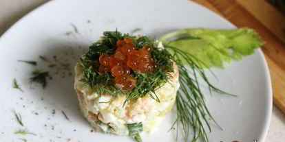 Шаг 6: картофельного салата с красной рыбой и икрой