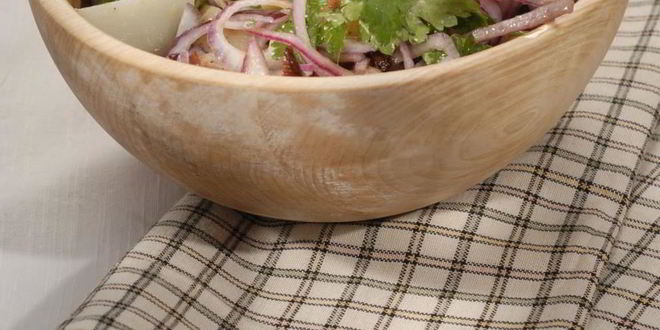 Рецепт картофельного салата с красным луком и беконом