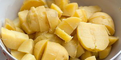 Шаг 3: картофельного салата с красным луком