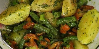 Шаг 4: картофельного салата с лисичками