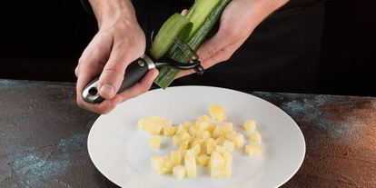 Шаг 7: картофельного салата с мини-осьминогами