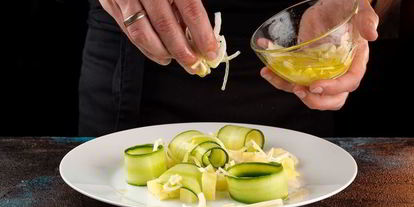 Шаг 8: картофельного салата с мини-осьминогами