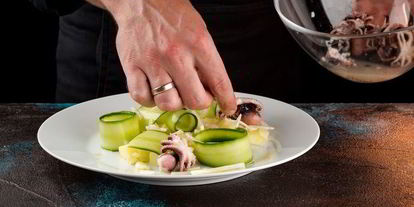 Шаг 9: картофельного салата с мини-осьминогами