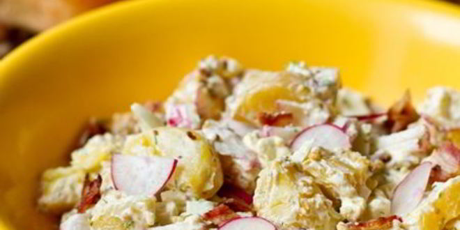 Рецепт картофельного салата с редисом и беконом