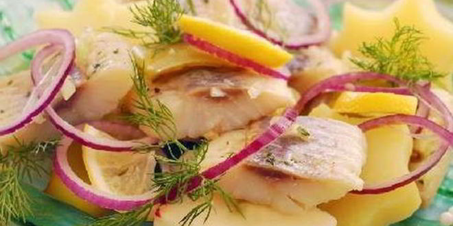 Рецепт картофельного салата с сельдью