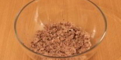 Шаг 2: картофельного салата с соленым огурцом