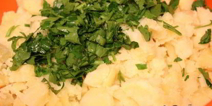 Шаг 1: картофельного салата с яйцом и зеленью