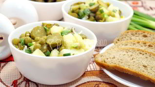 Рецепт Картофельного салата с зеленым горошком