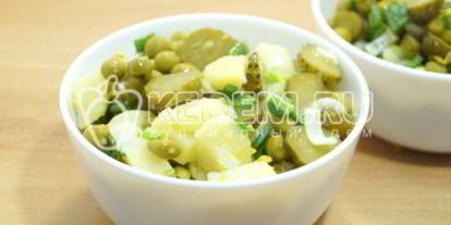 Шаг 5: картофельного салата с зеленым горошком