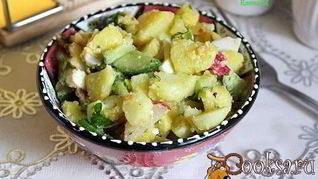 Рецепт Картофельного салата с жареным луком и свежими овощами