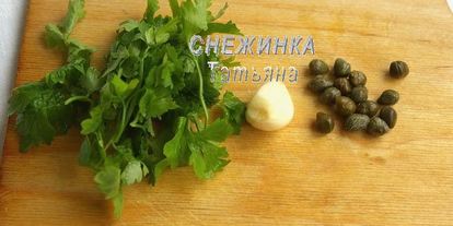 Шаг 1: салата из картофеля с рикоттой, каперсами и семгой