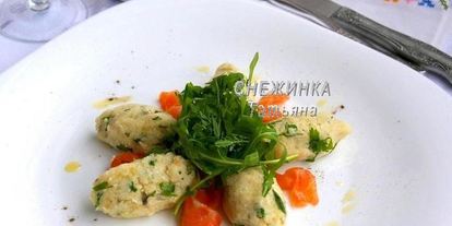Шаг 5: салата из картофеля с рикоттой, каперсами и семгой