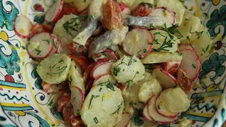 Рецепт Салата из молодого картофеля с сельдью и редиской