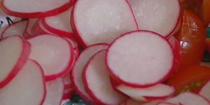 Шаг 2: салата из молодого картофеля с сельдью и редиской