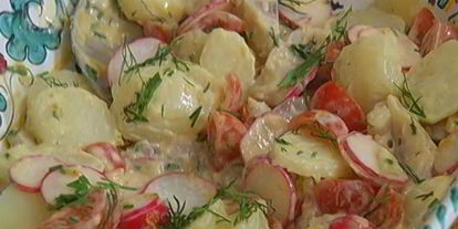 Шаг 8: салата из молодого картофеля с сельдью и редиской