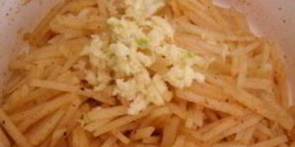 Шаг 4: салата картофельного корейского