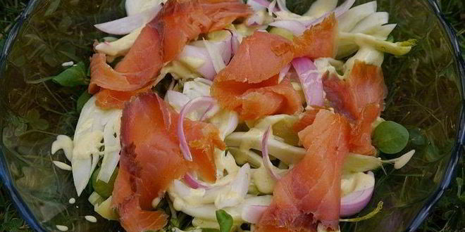 Рецепт салата с картофелем, фенхелем и копченой семгой